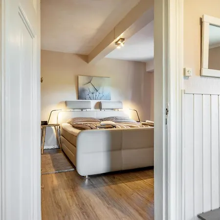 Harrsen Apartment *