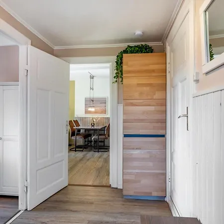 Harrsen Apartment *
